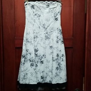 Juniors strapless dress